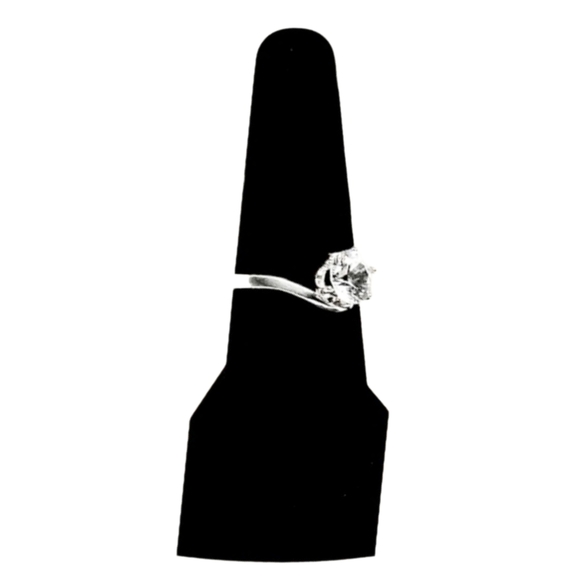 Sterling Silver Ring with Large Multifaceted Clear Topaz – Size 7.5 - Picture 4 of 6